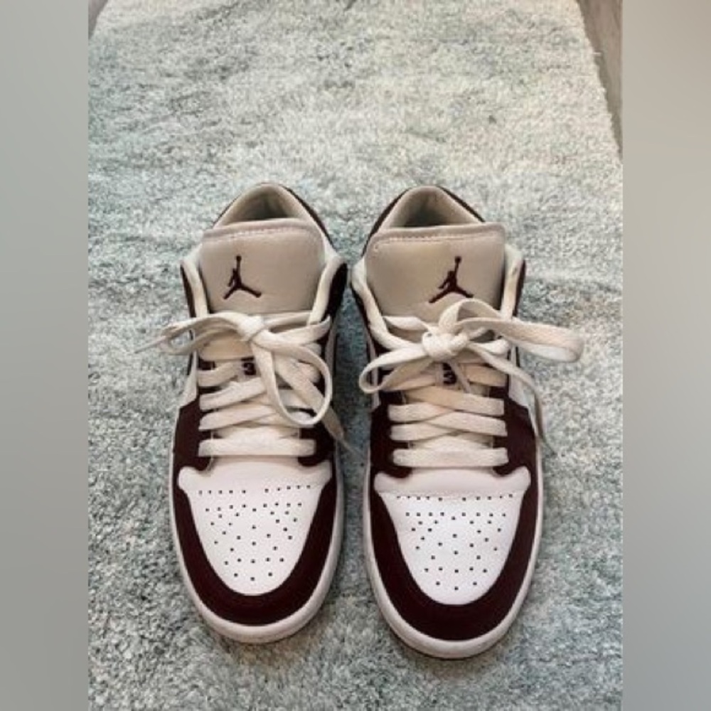 Authentic Jordan 1 Low (Team Red)